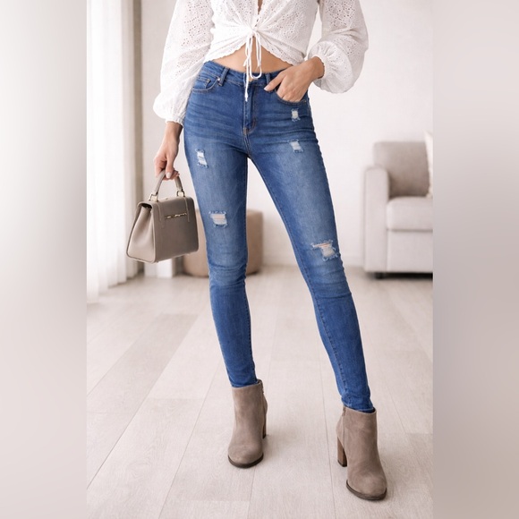 Hollister Denim - ✨ Hollister Mid-Rise Super Skinny Jeans ✨